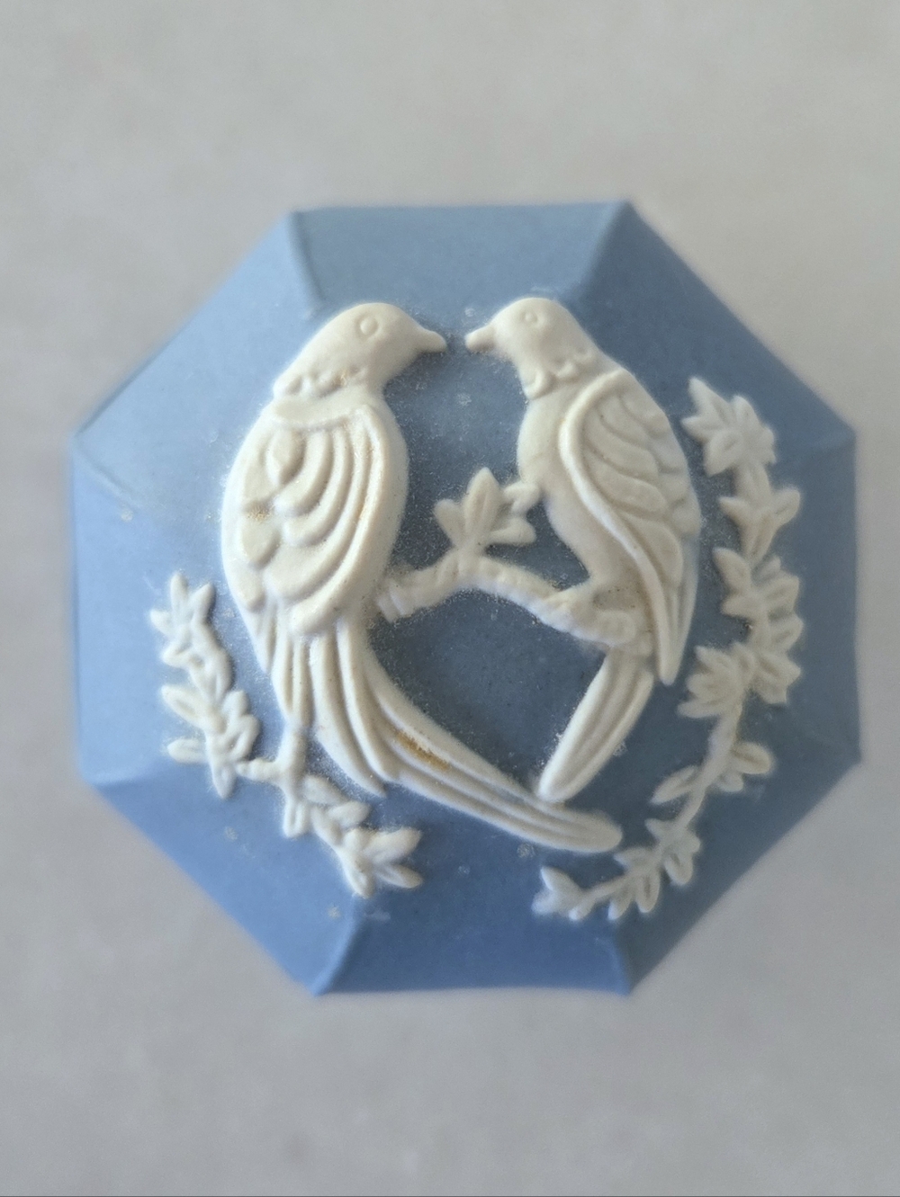 Vtg Mid Century Wedgwood Inspired Trinket Box, Bird & Tree, Romantic, 2"W